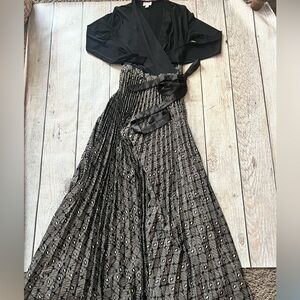 LuLaRoe Deanne elegant wrap dress size small